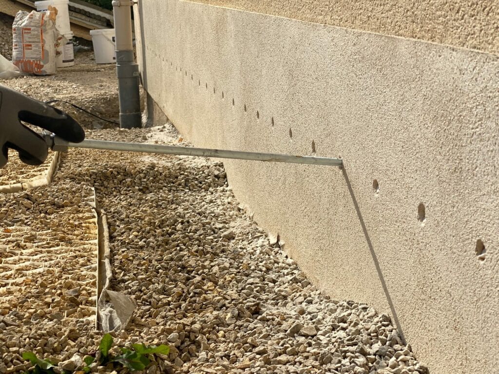 Comment traiter des murs extérieurs humides ? [Aperçu des méthodes]